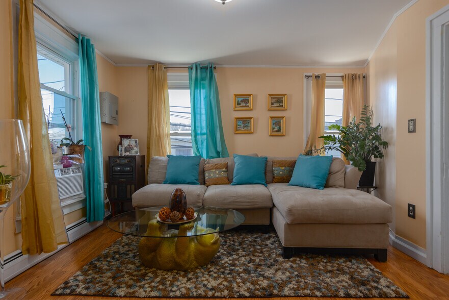 More Photos Of 82-84 W Railroad Ave, Garnerville Storefront Retail Residential For Sale