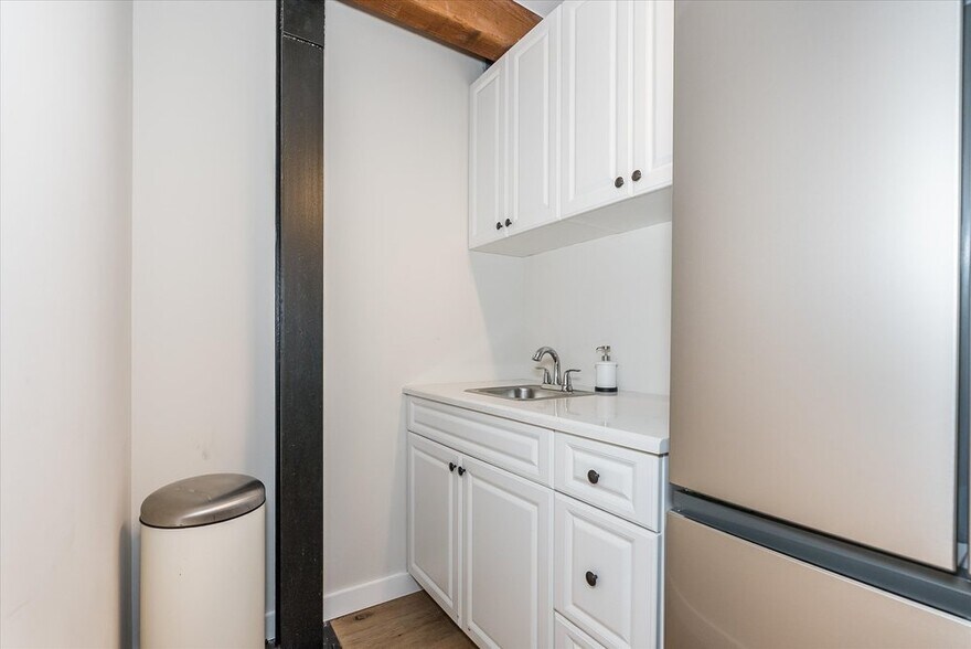 More Photos Of 10 Lackawanna Plz, Montclair Storefront Retail Office For Lease
