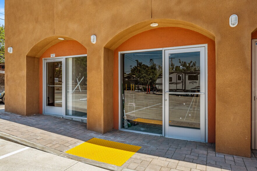 More Photos Of 165 W San Ysidro Blvd, San Ysidro General Retail For Lease