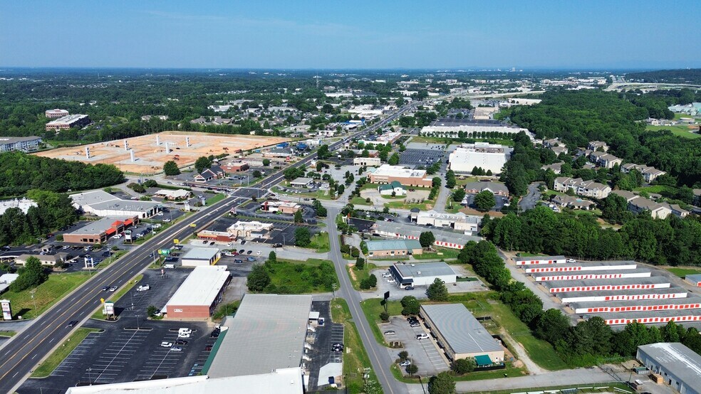 More Photos Of 284 Rocky Creek Rd, Greenville Storefront For Lease