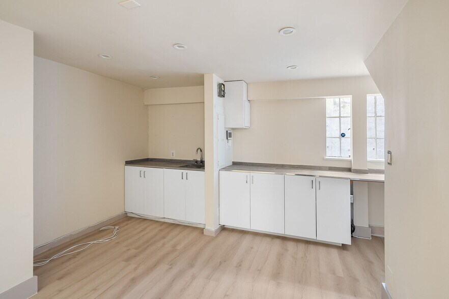 More Photos Of 9435-9439 Santa Monica Blvd, Beverly Hills Storefront Retail Office For Lease