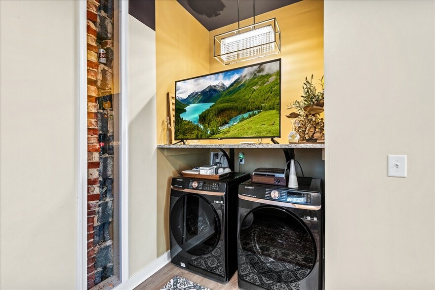 More Photos Of 10 Irving Ave N, Colonial Beach Apartments For Sale