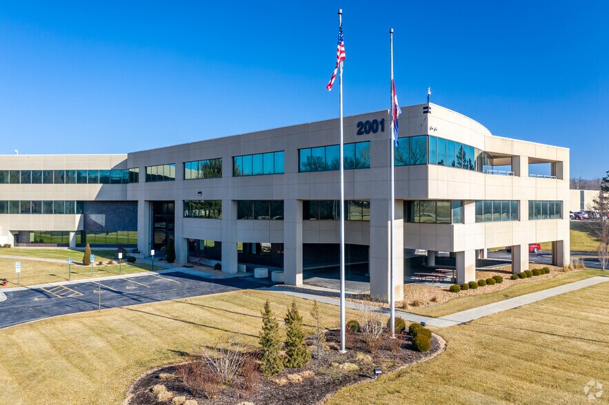 More Photos Of 2001 NE 46th St, Kansas City Office For Sale