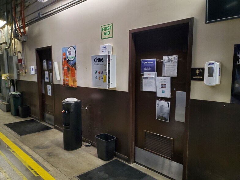 More Photos Of 2612 Kersten Ct, Kalamazoo Warehouse For Lease