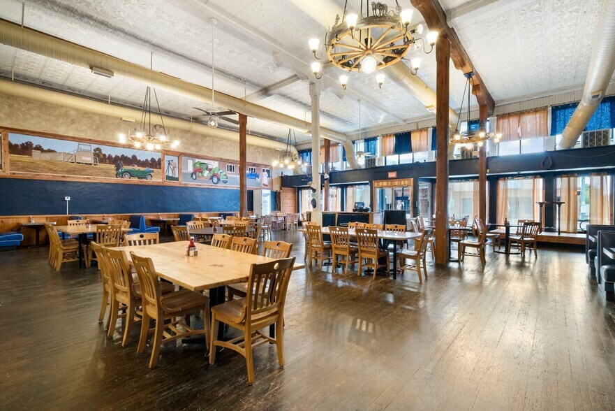 More Photos Of 100 N Texas St, De Leon Storefront Retail Office For Sale