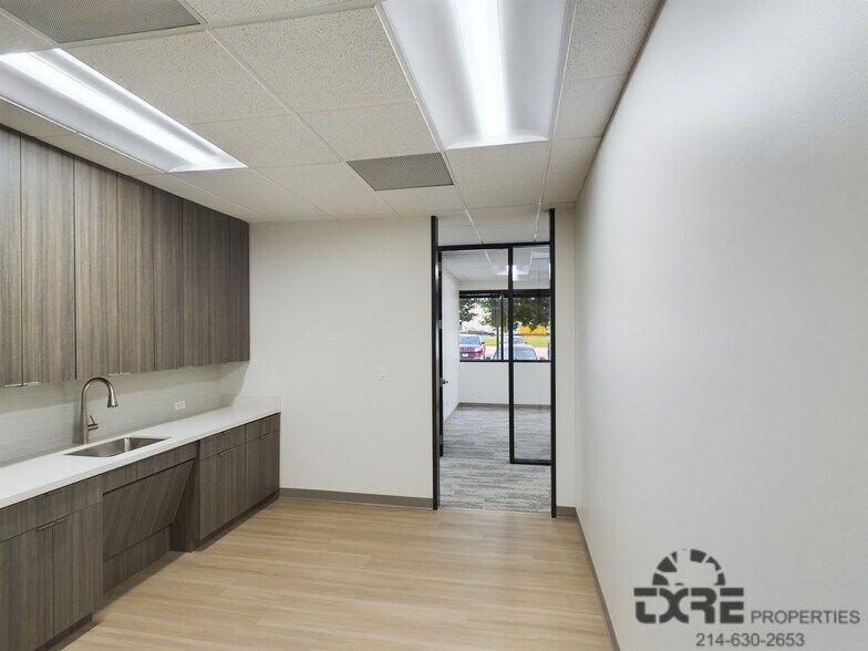 More Photos Of 2261 Brookhollow Plaza Dr, Arlington Office For Lease