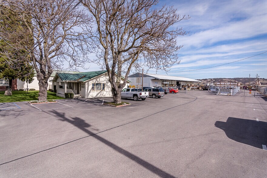 More Photos Of 2320 Ramada Dr, Paso Robles Industrial For Lease