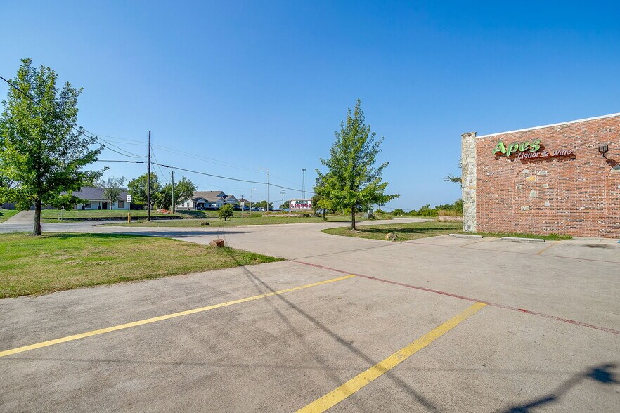 More Photos Of 1228 Ranger Hwy, Weatherford Freestanding For Sale
