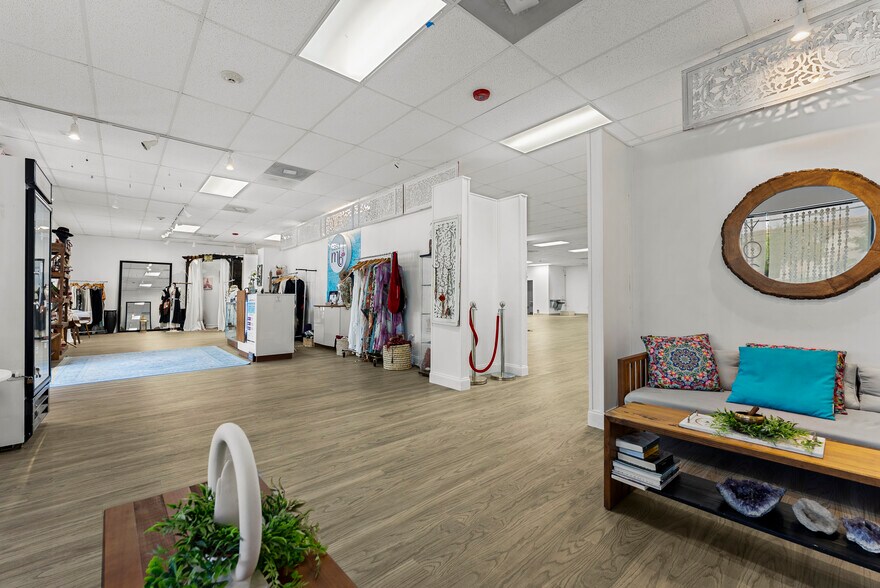 More Photos Of 2000 N Federal Hwy, Delray Beach General Retail For Lease