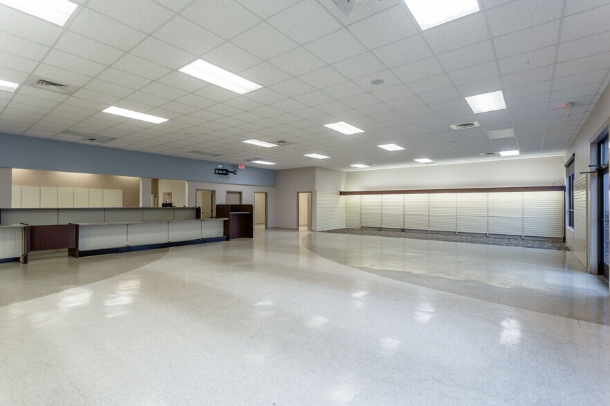 More Photos Of 16 Gosnell, Staunton Medical For Sale