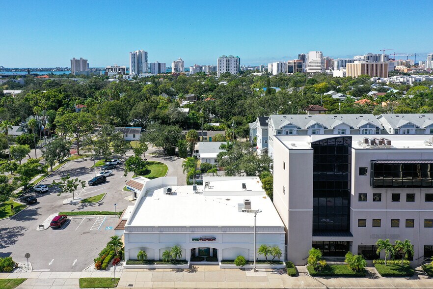 More Photos Of 544 S Washington Blvd, Sarasota Freestanding For Lease