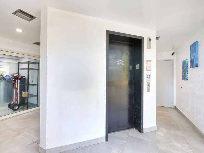 More Photos Of 7880 N University Dr, Tamarac Office Residential For Lease