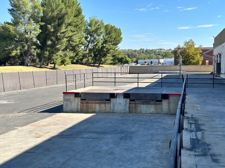 More Photos Of 25371-25395 Rye Canyon Rd, Valencia Warehouse For Lease