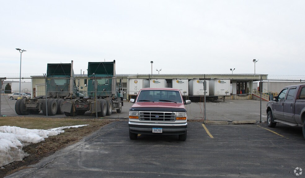 More Photos Of 1909 E 17th St, Des Moines Truck Terminal For Lease