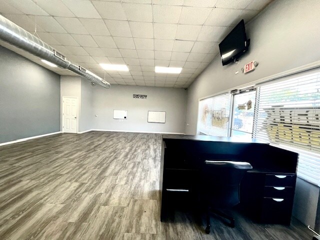 More Photos Of 3202 W Osage St, Pacific Freestanding For Lease