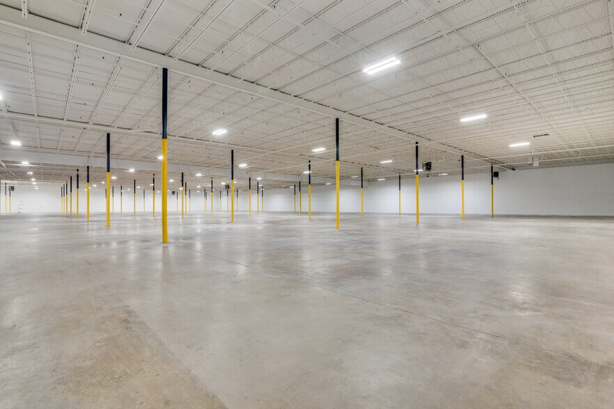 More Photos Of 1207 W Crosby Rd, Carrollton Manufacturing For Lease
