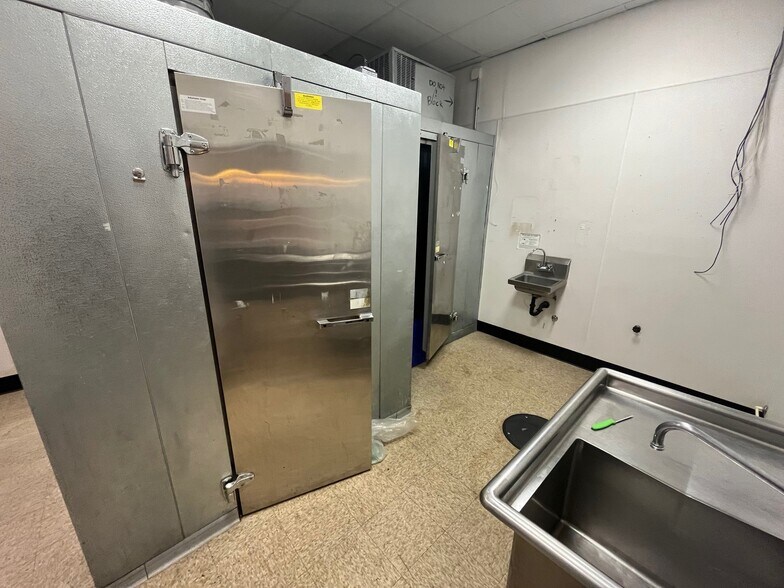 More Photos Of 16088 NE Sandy Blvd, Portland Restaurant For Sale