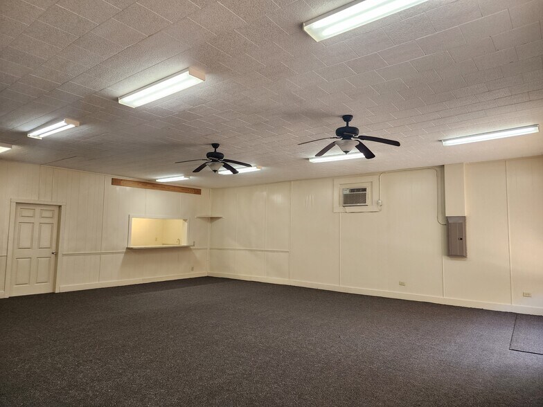 More Photos Of 110 N Zavalla St, Jasper Showroom For Sale