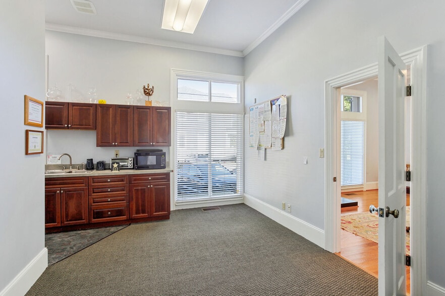 More Photos Of 1719 Abercorn St, Savannah Office Residential For Sale
