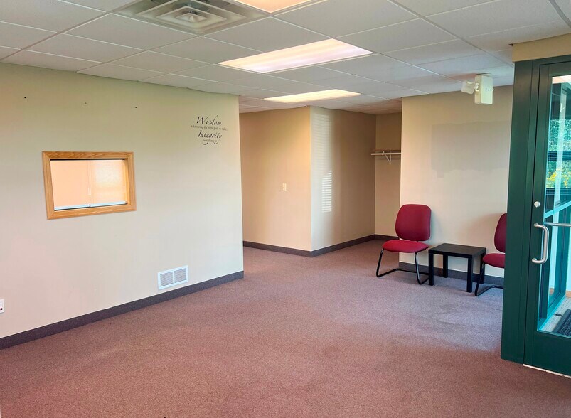 More Photos Of 1024 Thiesse Dr, Brainerd Light Distribution For Lease