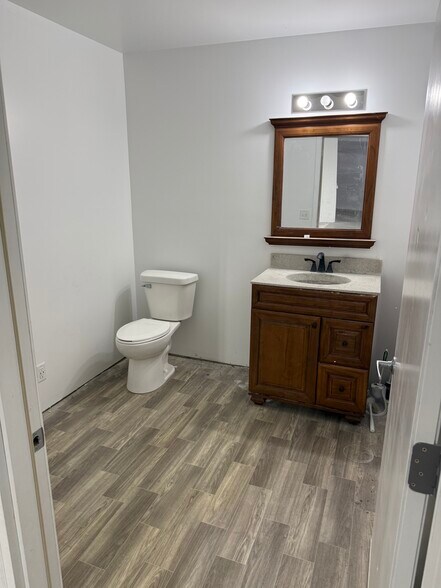 More Photos Of 13633 S 217th St, Gretna Light Distribution For Lease