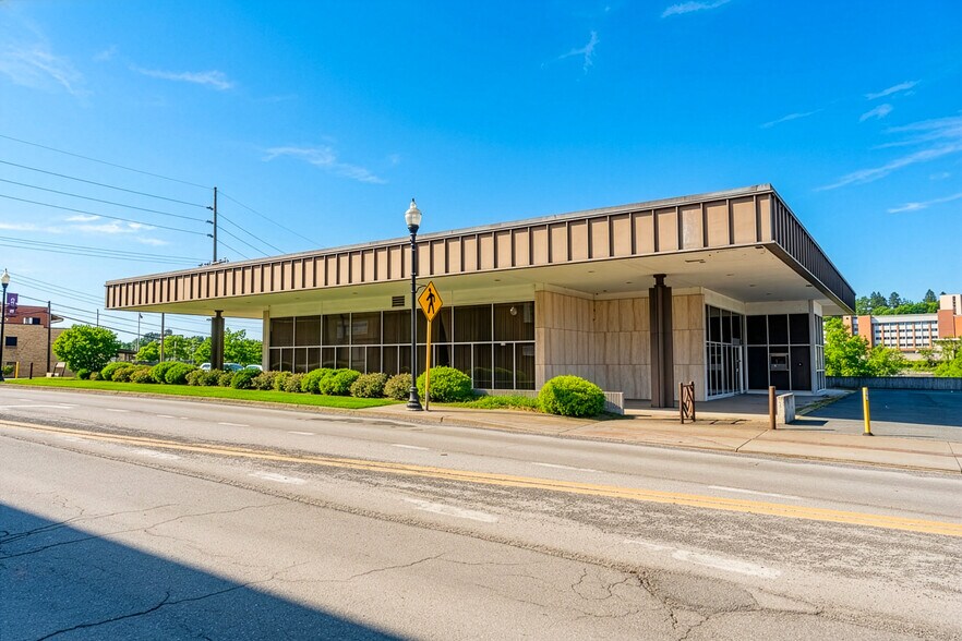 Primary Photo Of 214 Merchant St, Fairmont Bank For Sale