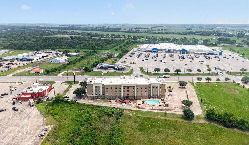 More Photos Of 4617 7th St, Bay City Hotel For Sale