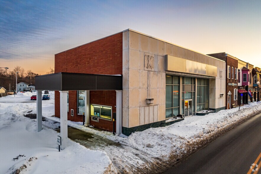 Primary Photo Of 30 E Main St, Geneva General Retail For Lease