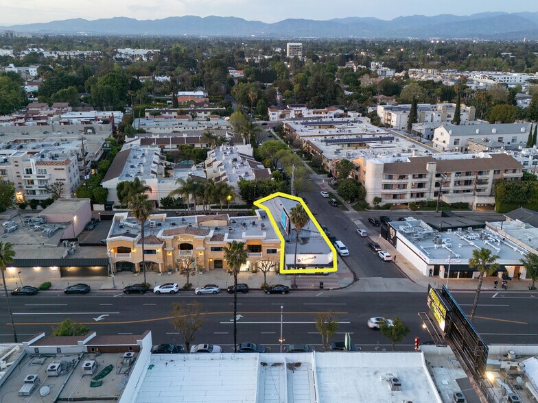 More Photos Of 13831 Ventura Blvd, Sherman Oaks Storefront For Sale