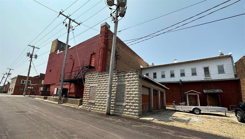 More Photos Of 914 Superior Ave, Tomah Freestanding For Sale