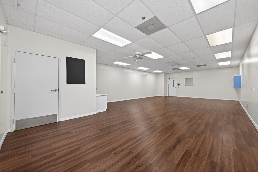 More Photos Of 8525 Queenston Blvd, Houston Freestanding For Sale