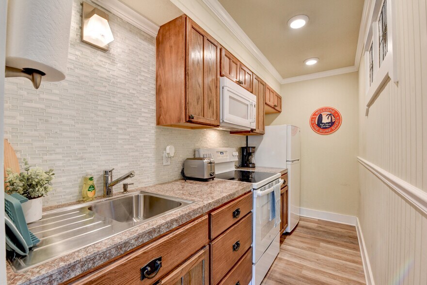 More Photos Of 1820 Avenue O 1/2, Galveston Multifamily For Sale