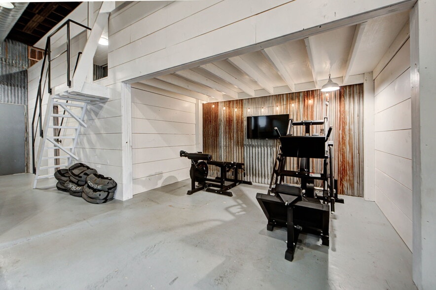 More Photos Of 210 Main st, Minco Health Club For Sale