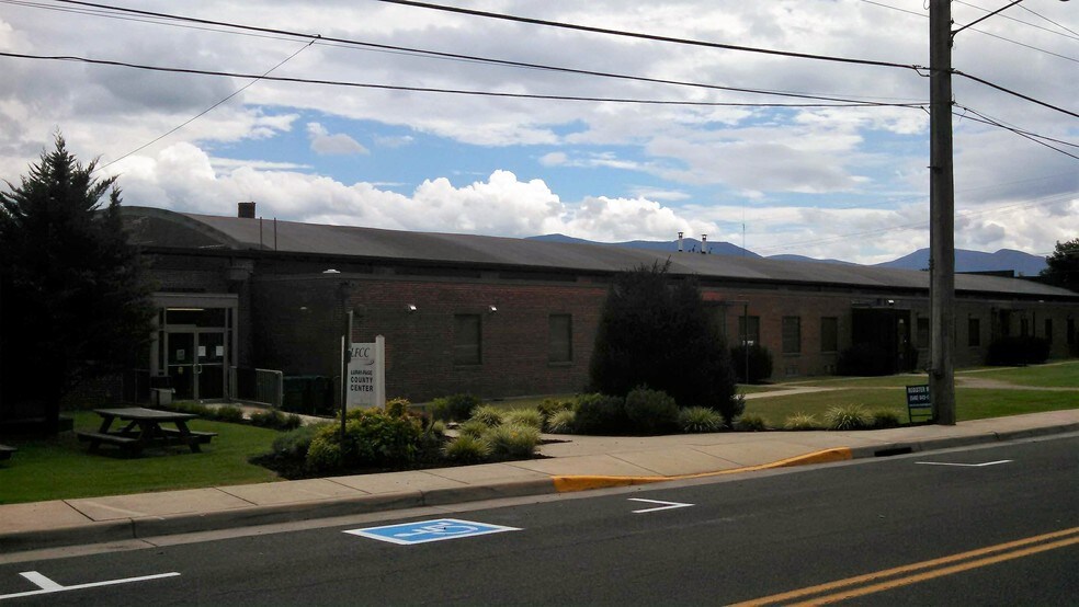 More Photos Of 320 N Hawksbill St, Luray Light Distribution For Lease