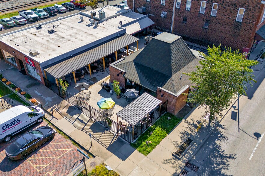 More Photos Of 101 W Monroe St, Carbondale General Retail For Sale