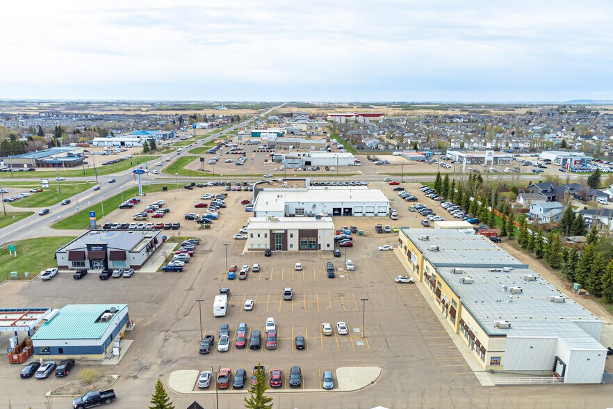 More Photos Of 2602 50 Av, Lloydminster Showroom For Sale