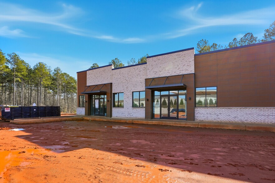 More Photos Of 691-695 Bridges rd, McDonough General Retail For Lease