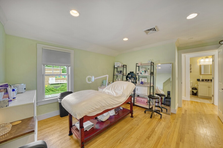 More Photos Of 207-209 Main St, New London Freestanding For Sale