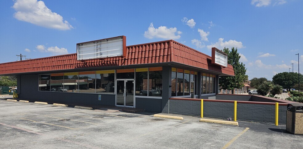 More Photos Of 6441 Watauga Rd, Watauga General Retail For Sale