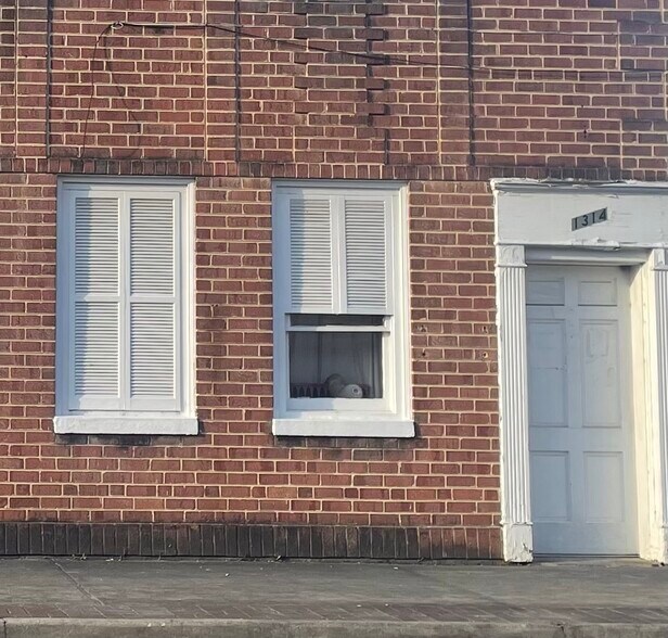 More Photos Of 1314 2nd St, Richlands Office For Sale