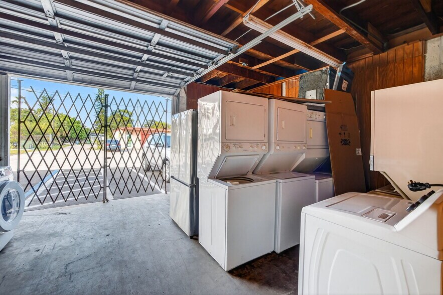 More Photos Of 3928 SW 12th Ct, Fort Lauderdale Manufacturing For Sale