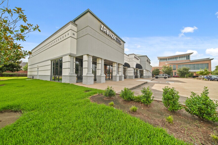 More Photos Of 4403-4411 Highway 6, Sugar Land Storefront For Sale