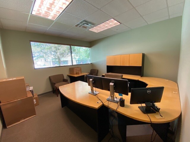 More Photos Of 1451 Global Ct, Sarasota Showroom For Lease