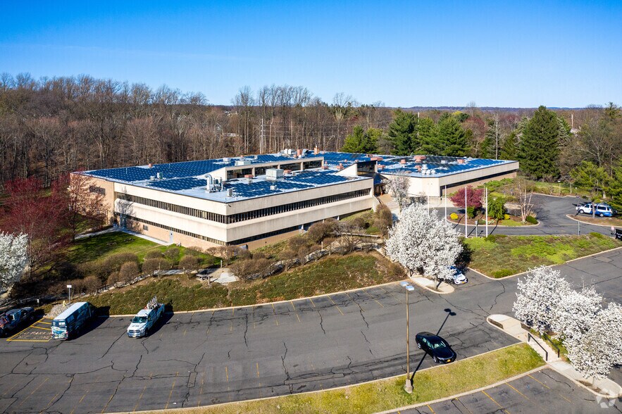 More Photos Of 663 E Crescent Ave, Ramsey Office For Lease