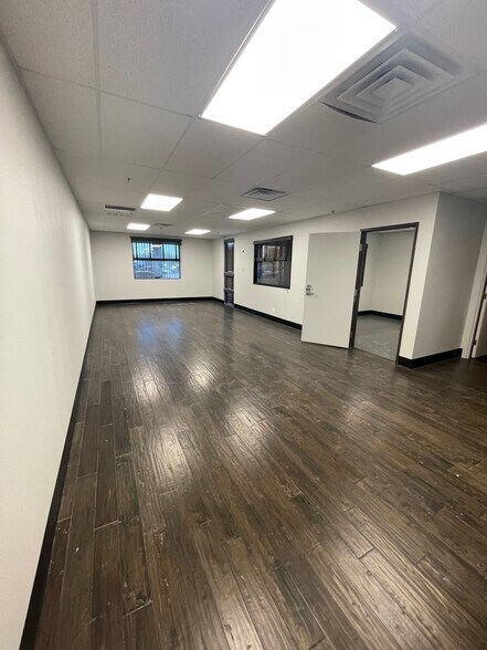 More Photos Of 4170 W Harmon Ave, Las Vegas Warehouse For Lease