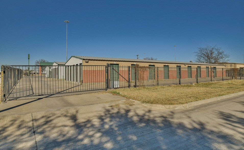 More Photos Of 1433 N Plaza Dr, Granbury Self Storage For Sale