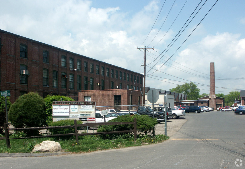 Primary Photo Of 30 Muller Ave, Norwalk Warehouse For Lease