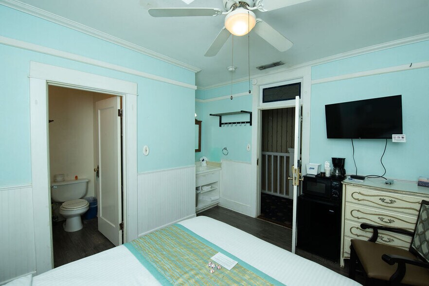 More Photos Of 18239 Main St, Jamestown Hotel For Sale