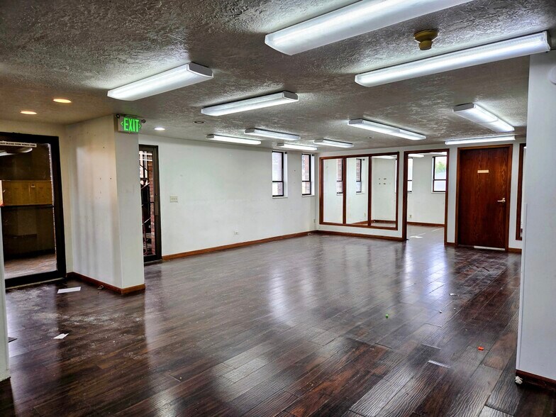 More Photos Of 2649 N Main St, Sunset Office For Sale