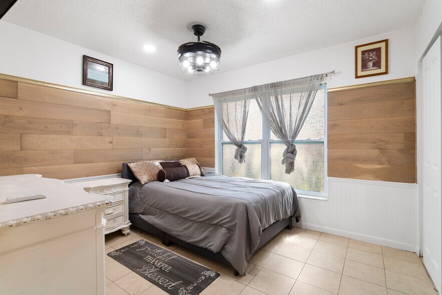 More Photos Of 613 Forest Hills Dr, Brandon Assisted Living For Lease